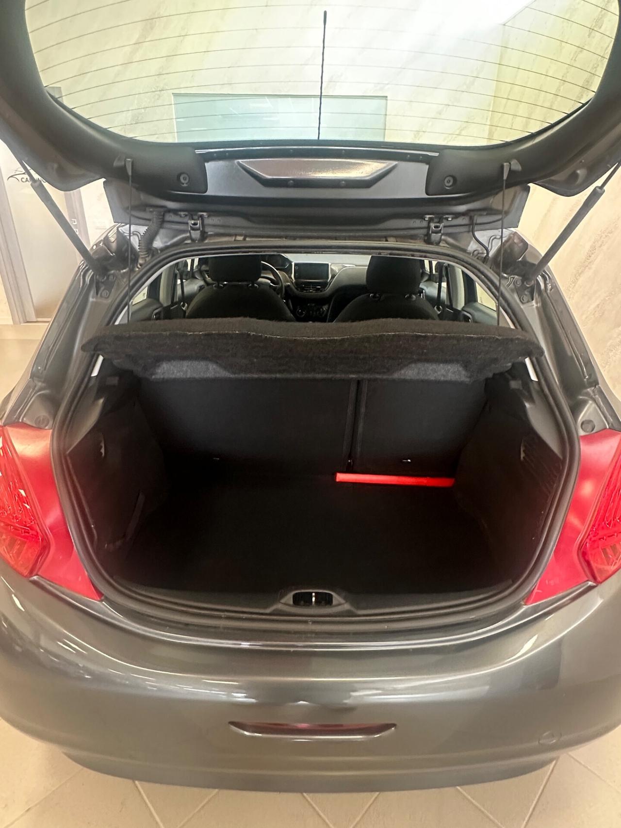 Peugeot 208 1.4 HDi 68 CV 5 porte Allure