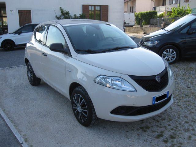 LANCIA Ypsilon 0.9 TwinAir 85 CV 5p. Metano Ecochic NEOPATENTATI