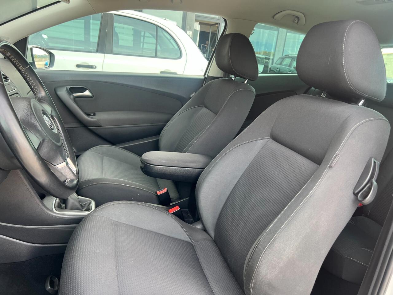 Volkswagen Polo 1.2 R-LINE/ GARANZIA