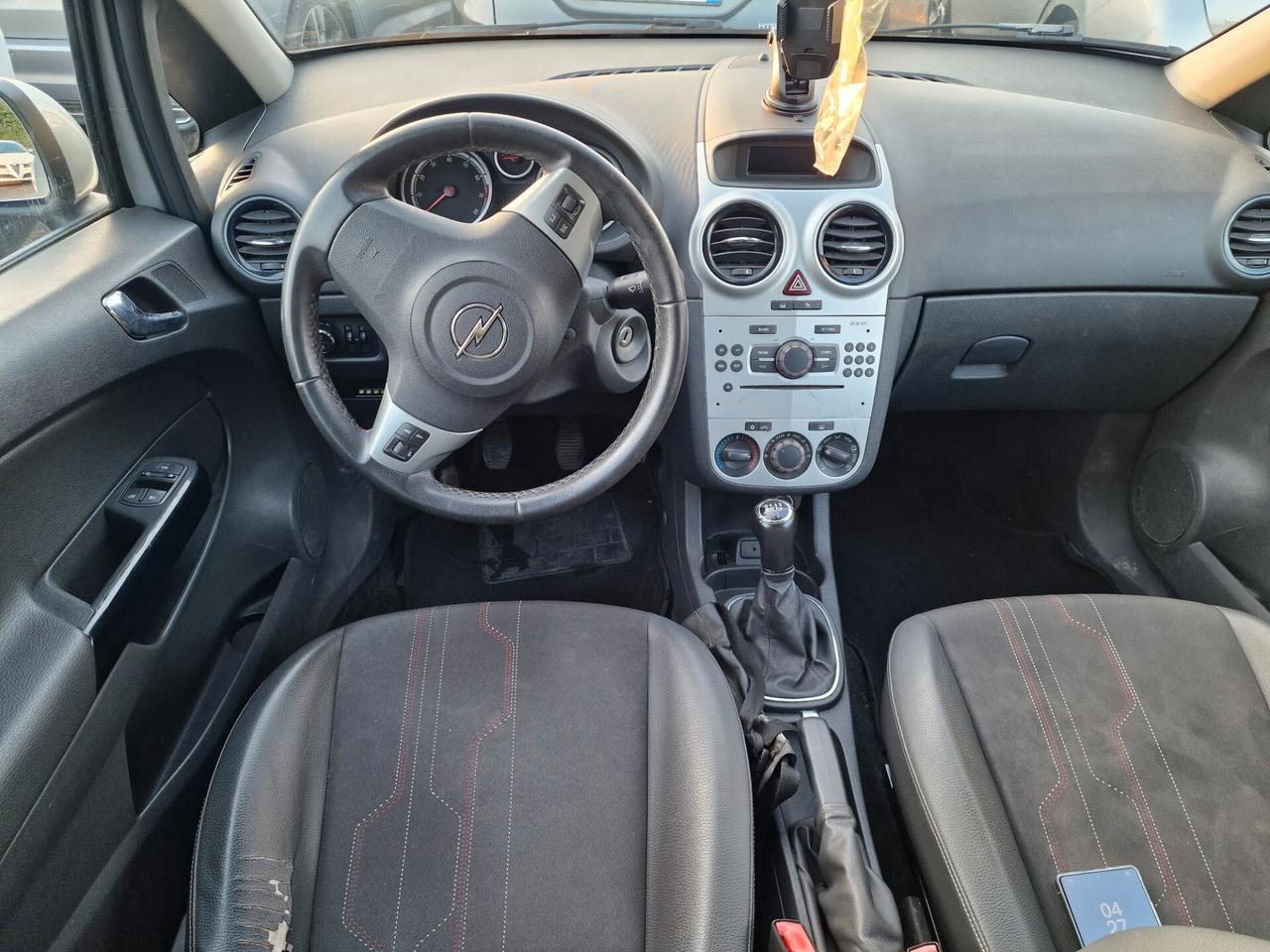 Opel Corsa 1.2 3 porte b-color