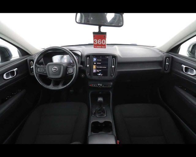VOLVO XC40 T2 Momentum Core