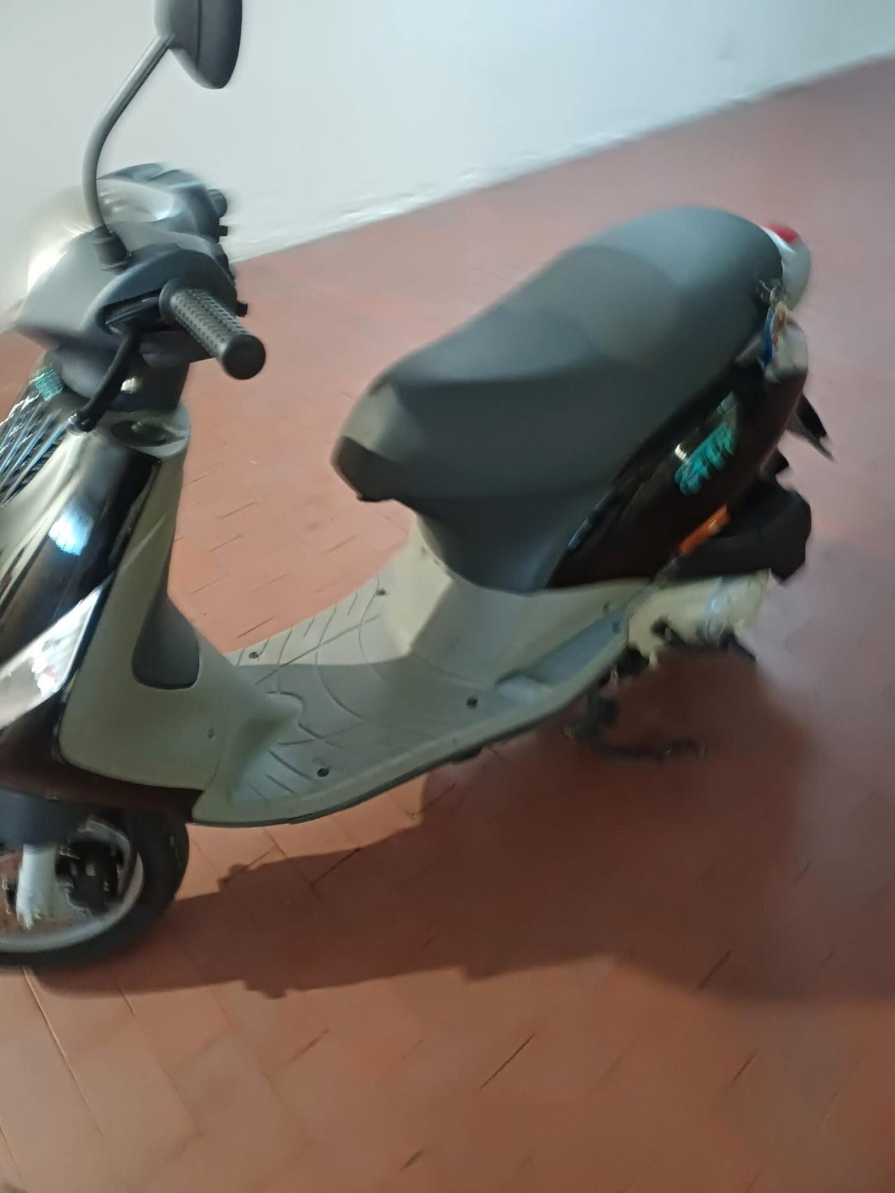 Piaggio Zip +