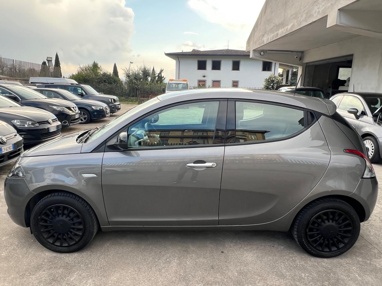 Lancia Ypsilon 1.2 69 CV 5 porte GPL Silver