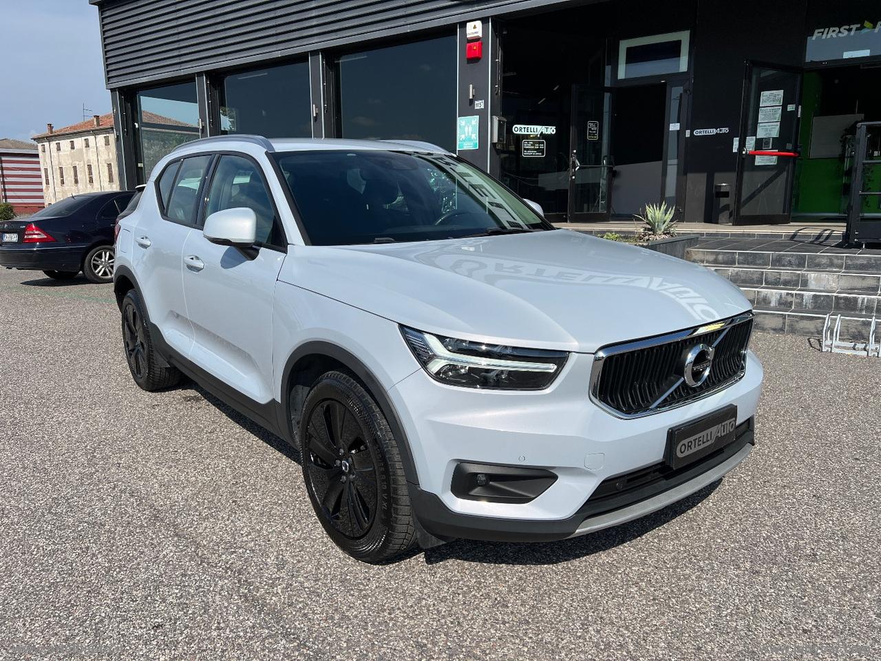 VOLVO XC40 D3 AWD Geartronic Momentum Pro IVA DEDUCIBILE