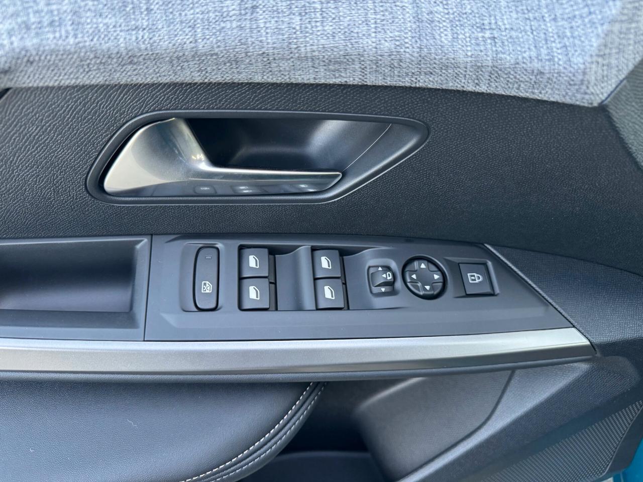 Peugeot New 3008 1.2cc Hybrid 145cv e-DCS6 Allure