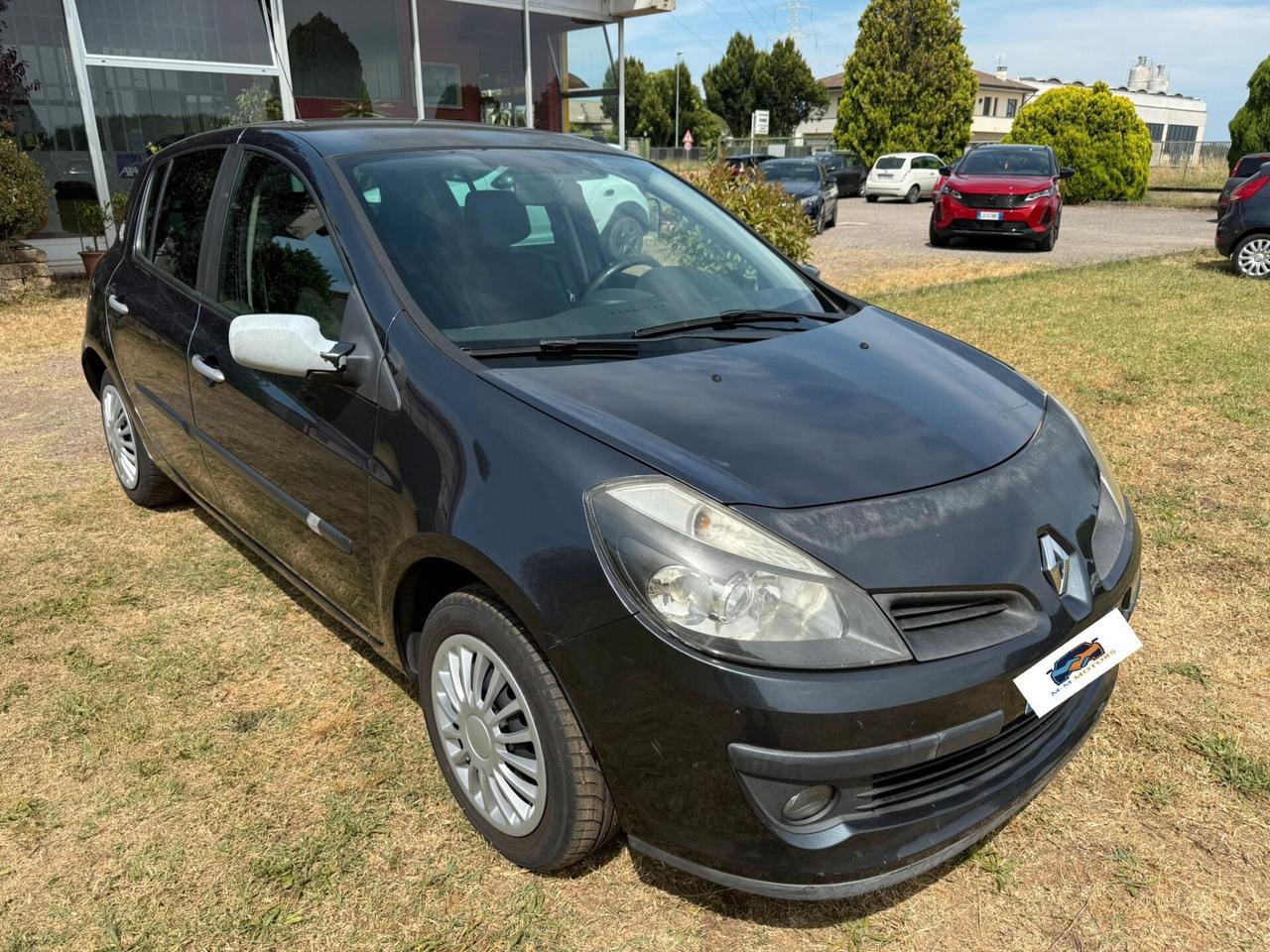 Renault Clio 1.2 1 5 porte Le Iene