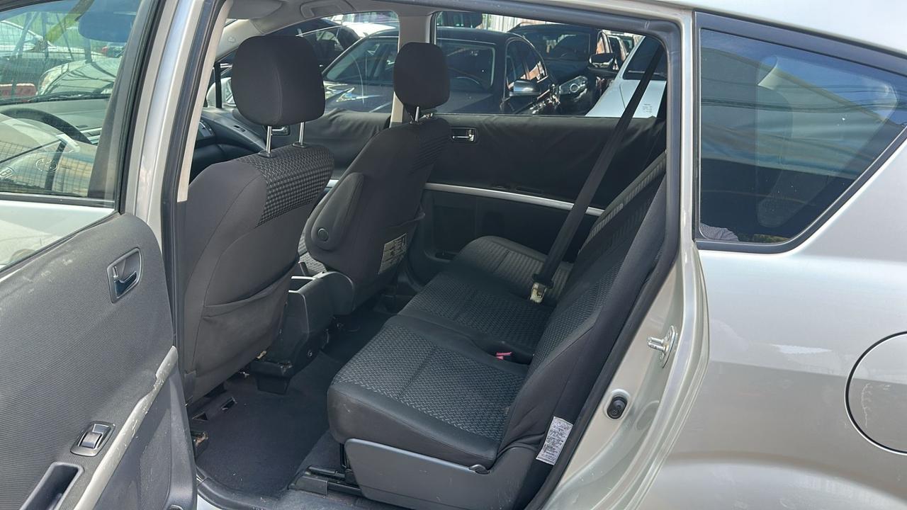 Toyota Corolla Verso 2.2 16V D-4D DPF 7pti