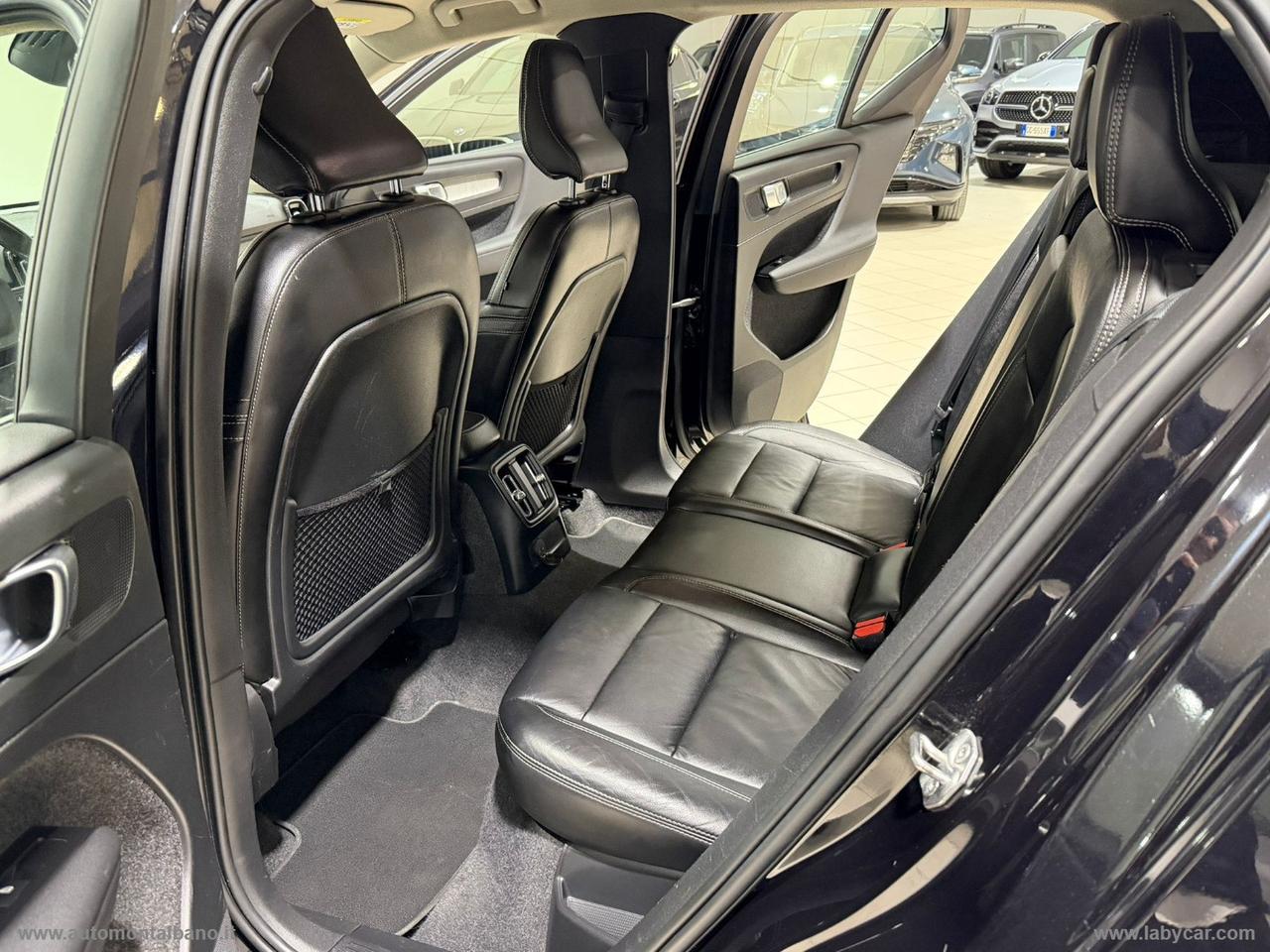 VOLVO XC40 T5 Recharge Plug-in R-design
