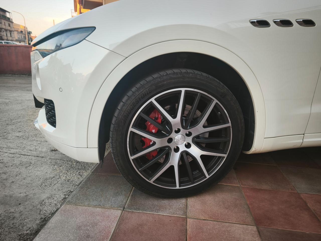 Maserati Levante SQ4 V6 430 CV TETTO