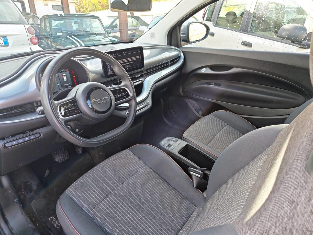 Fiat 500 500e Berlina 42 kWh La Prima