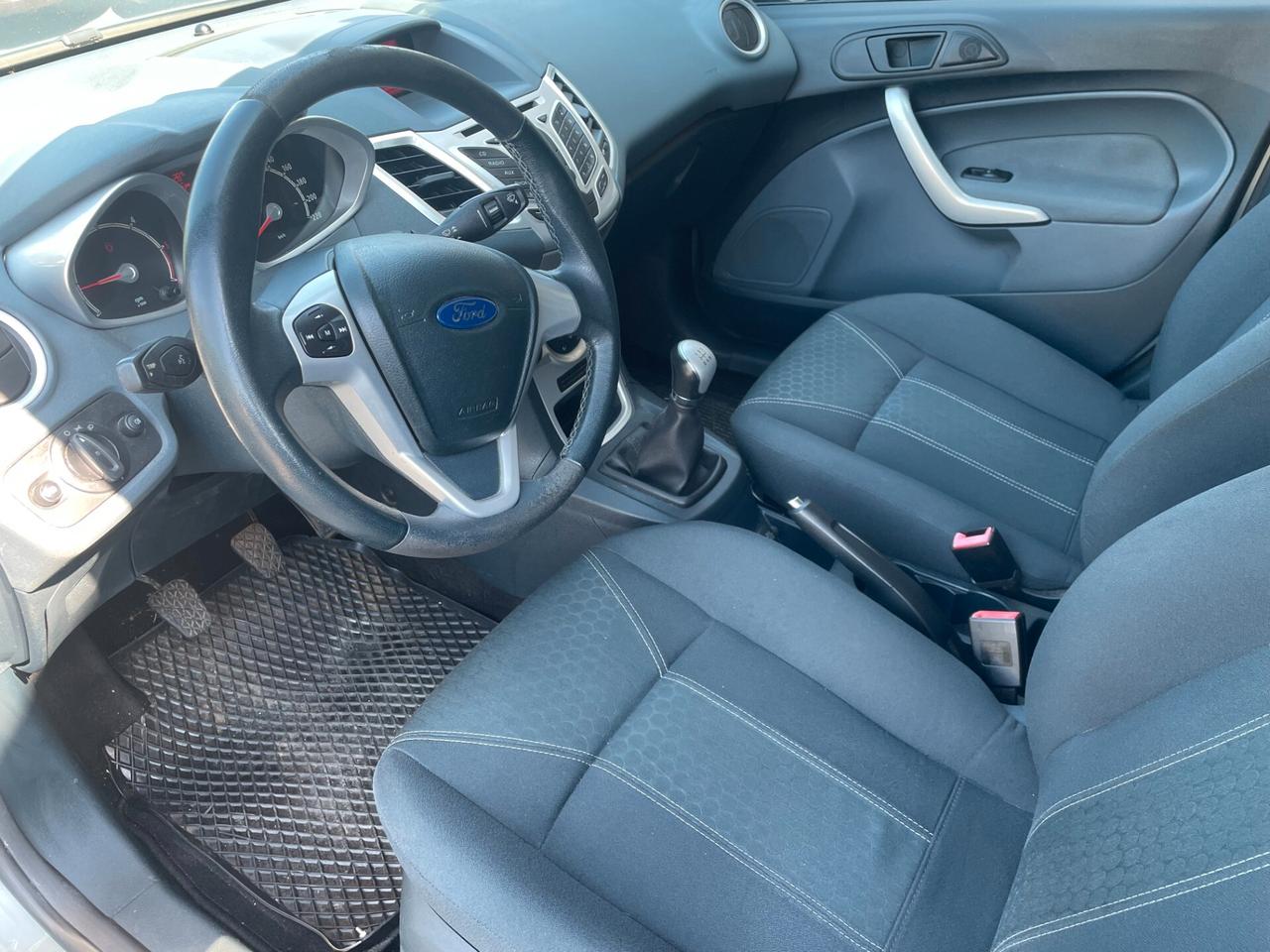 Ford Fiesta 1.6 TDCi 90CV 5 porte DPF Titanium