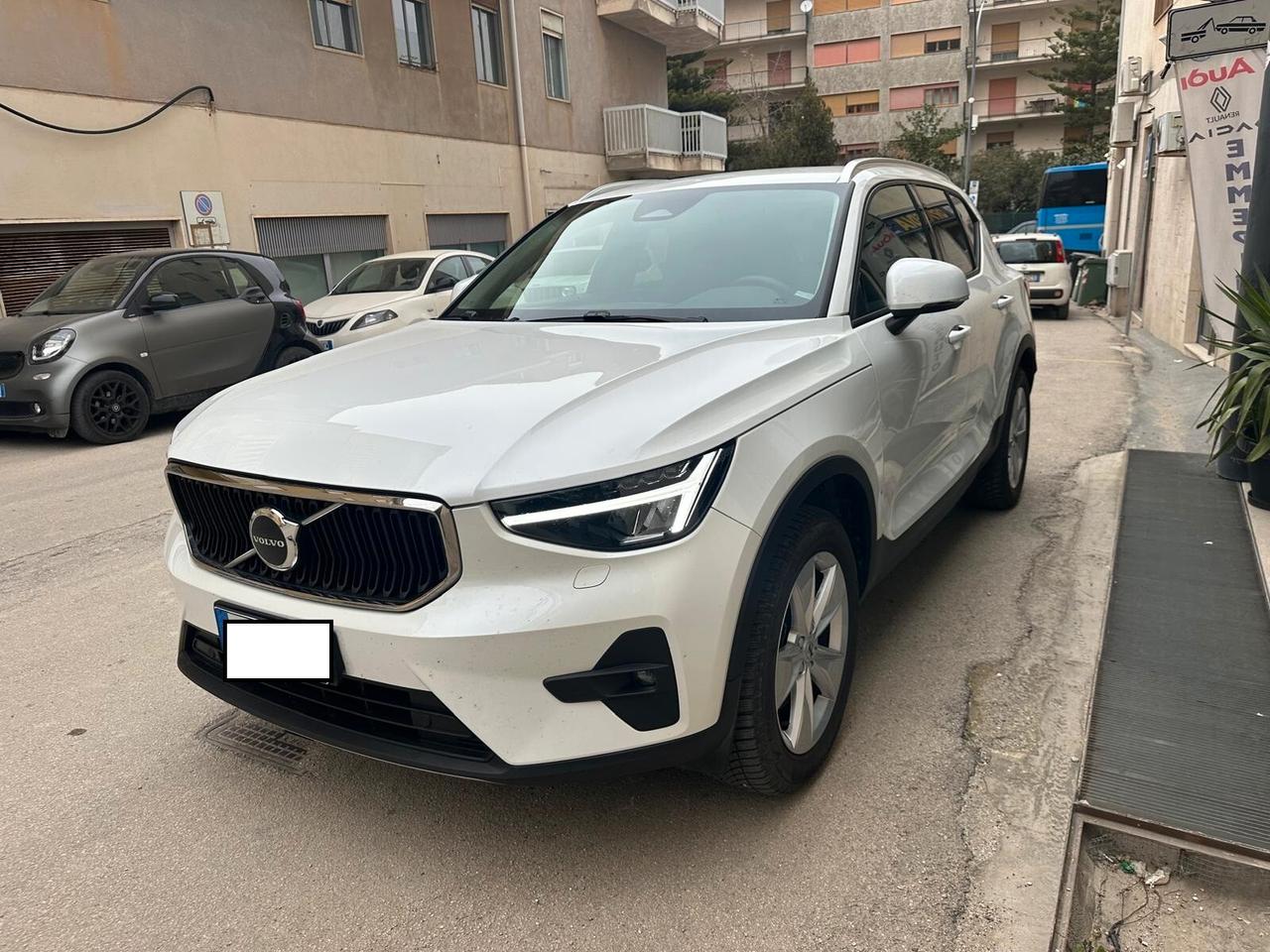Volvo XC40 B4 2.0Mild Hybrid Core Full Opt. N1 gancio traino