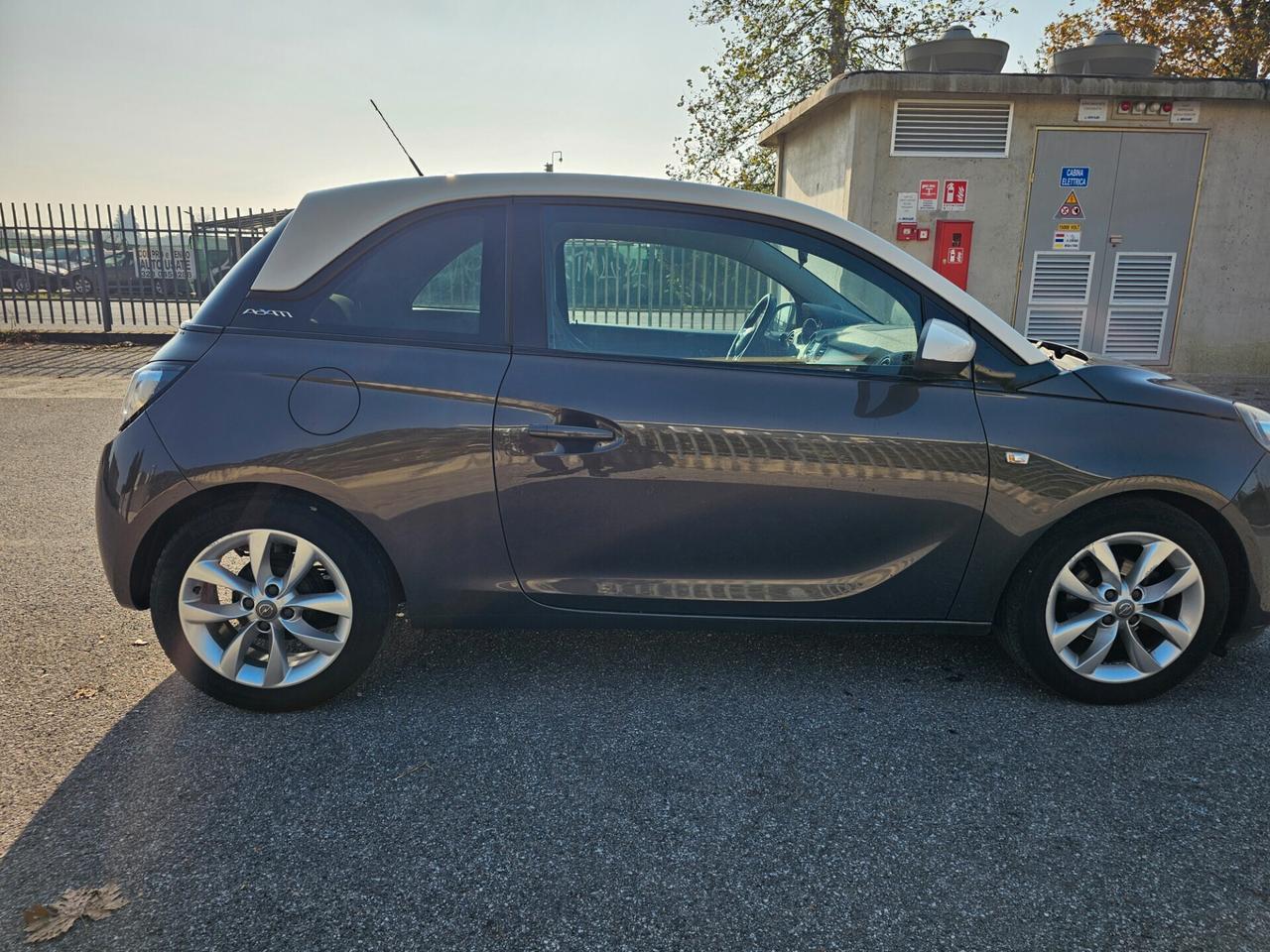 OPEL ADAM 1.2 70 CV GUIDABILE DA NEOPATENTATI