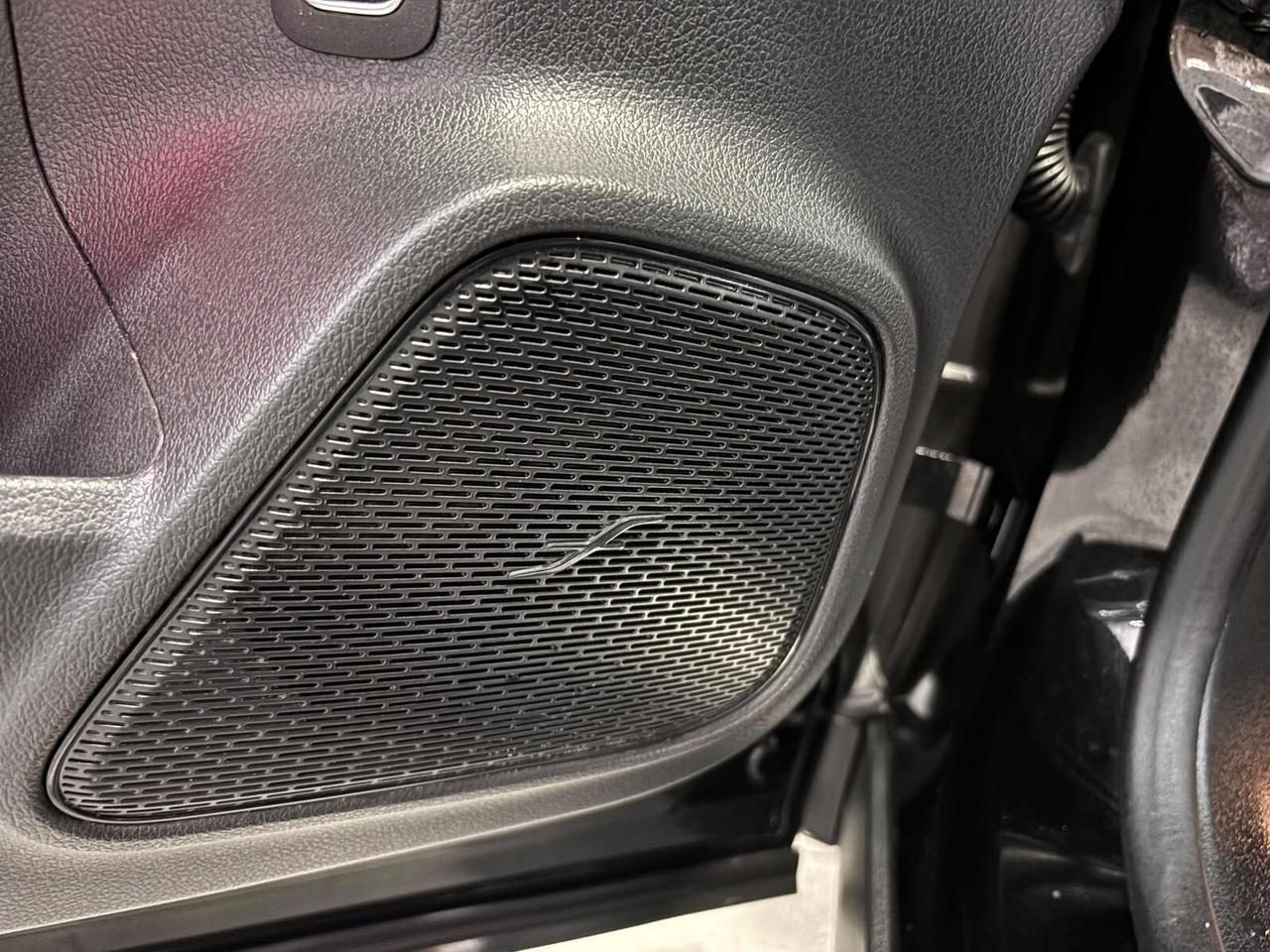 MERCEDES-BENZ GLA 200D PREMIUM AMG TETTO-NAVI-MULTIBEAM