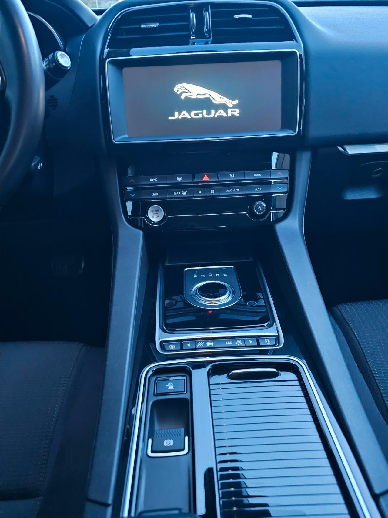 Jaguar F-Pace 2.0 D 240 CV AWD aut. Pure