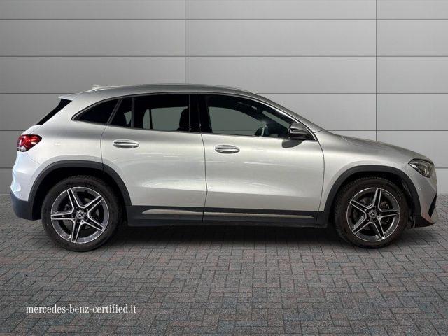 MERCEDES-BENZ GLA 180 d Automatic Premium