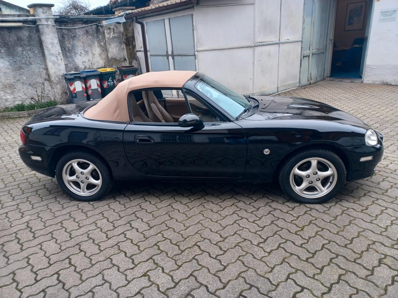 Mazda MX-5 1.6i 16V cat