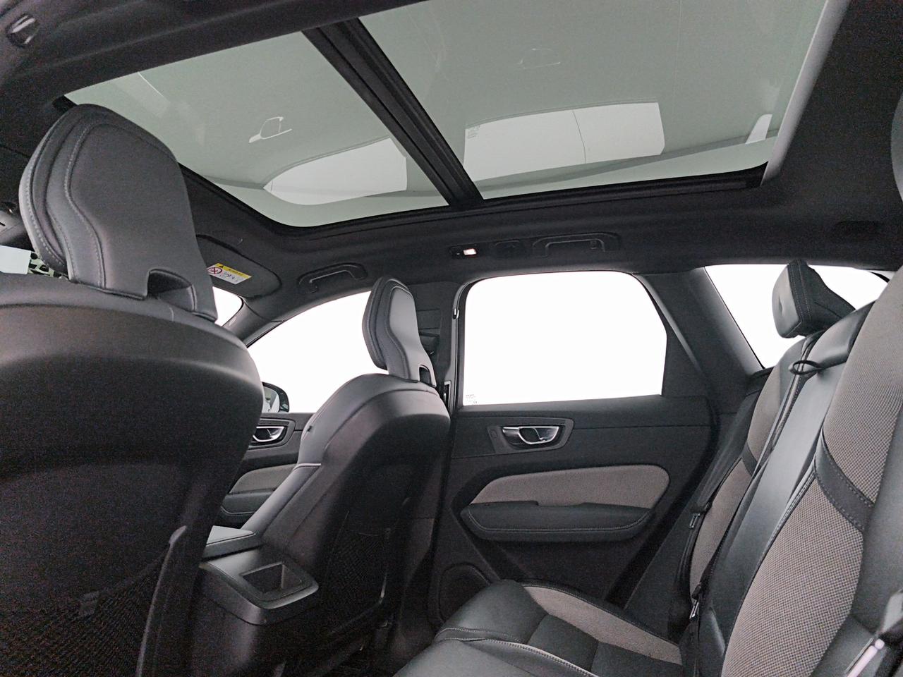 Volvo XC60 2.0 b4 Plus Dark awd