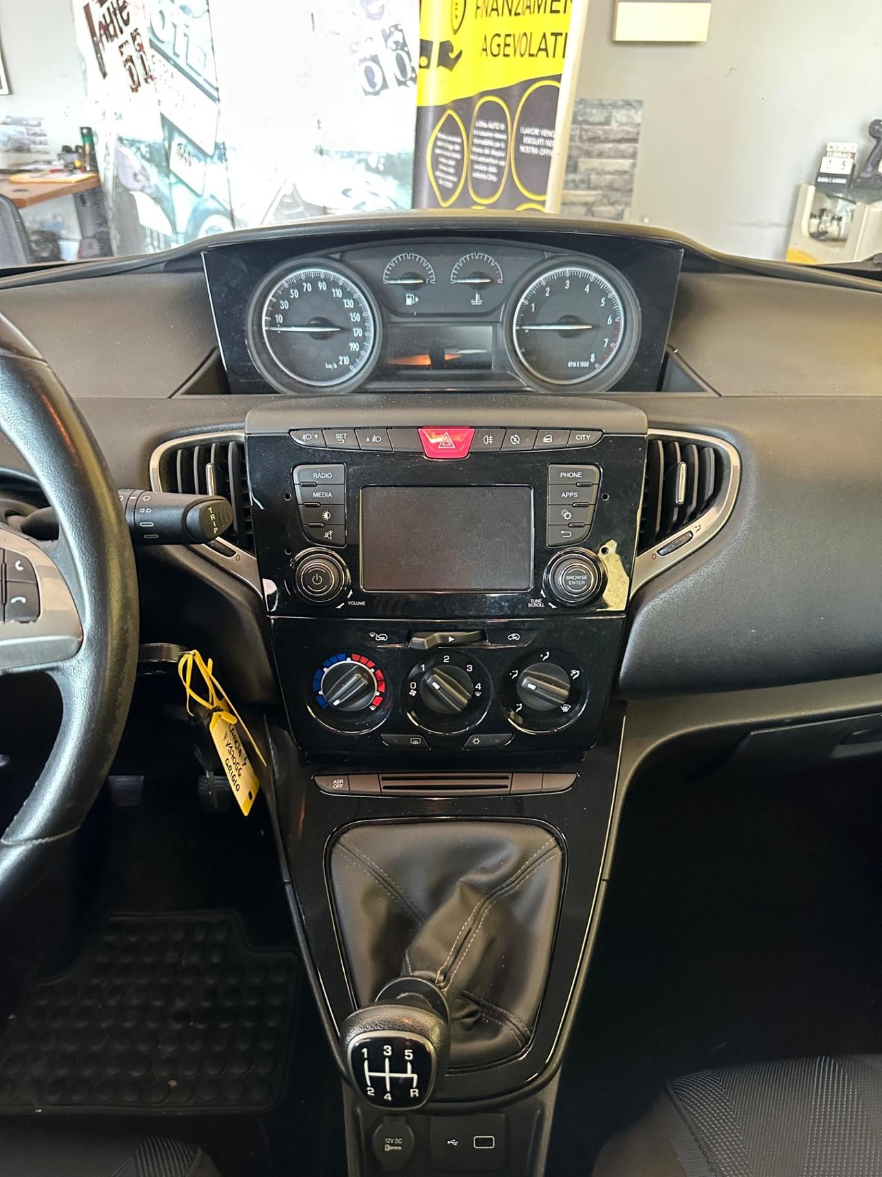 Lancia Ypsilon 1.2benz. 97.000km