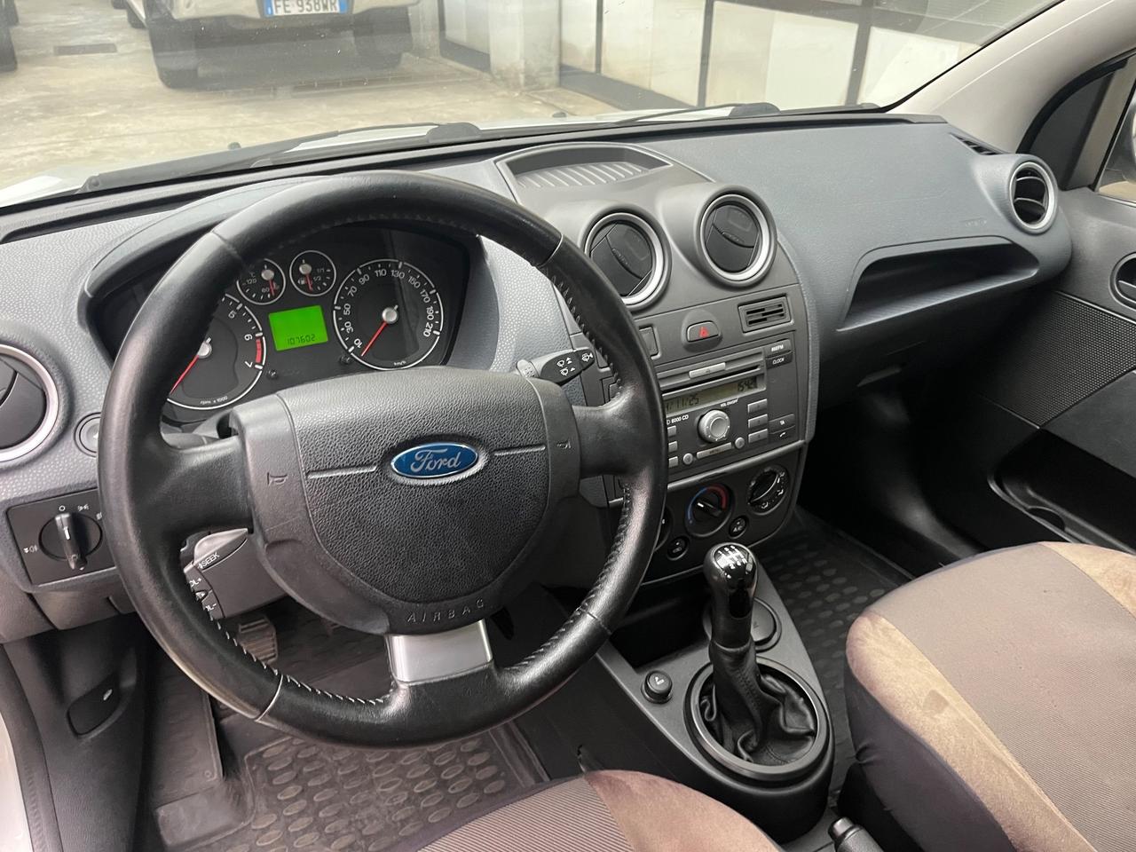 Ford Fiesta 1.4 16V 5p. Ghia