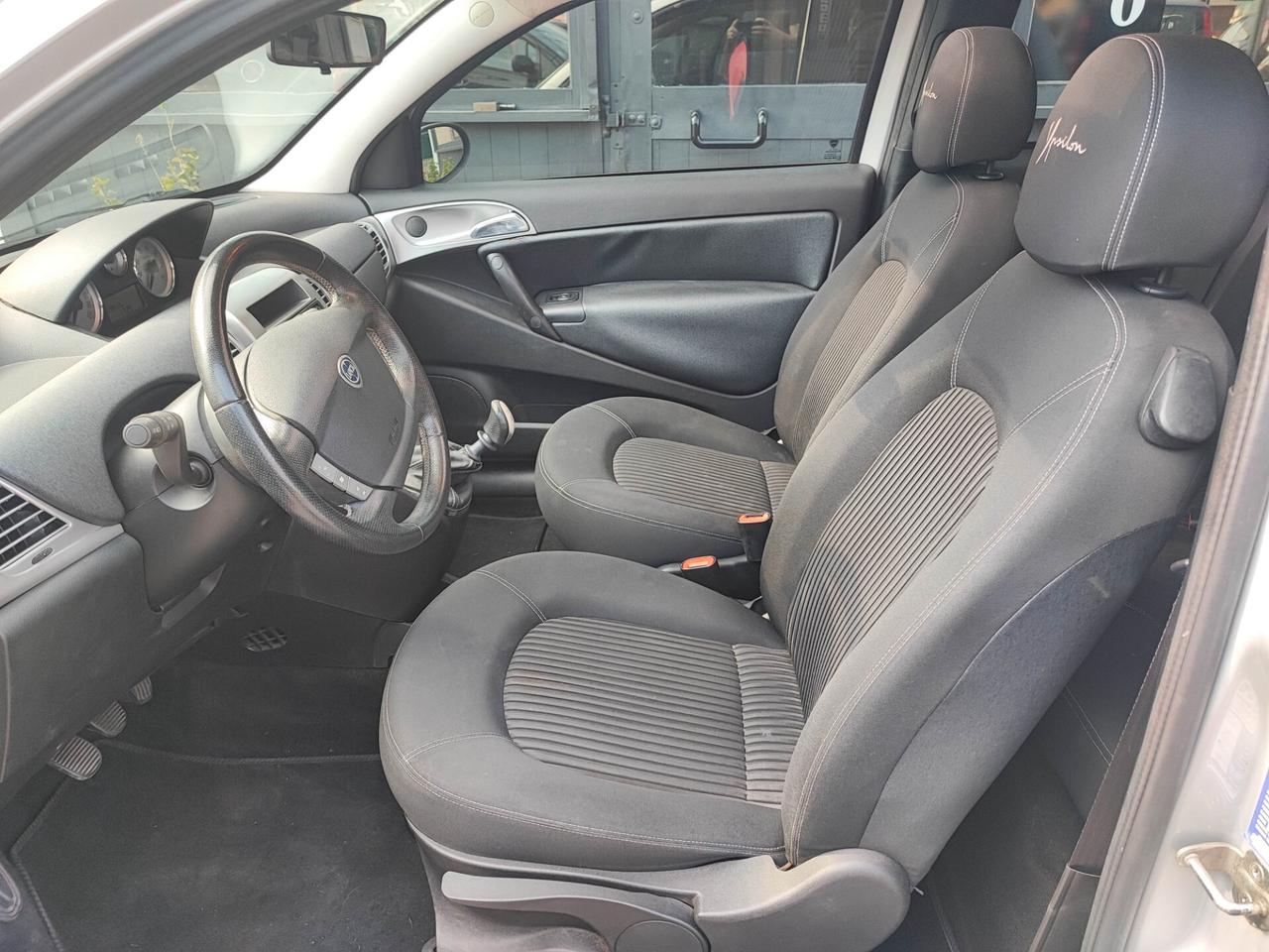 Lancia Ypsilon 1.4 16V MomoDesign