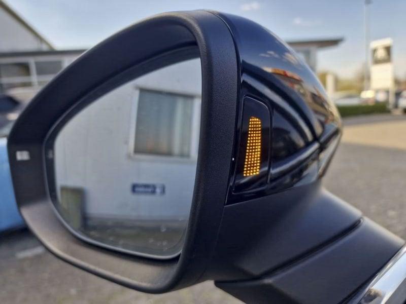 Volkswagen Passat 2.0 TDI 150 CV SCR EVO DSG Business LED NAVI COCKPIT CAMERA