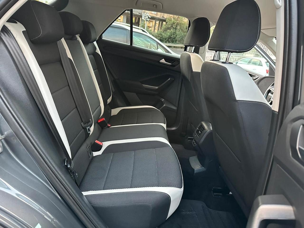 Volkswagen T-Roc 1.6 TDI SCR Business BlueMotion Technology