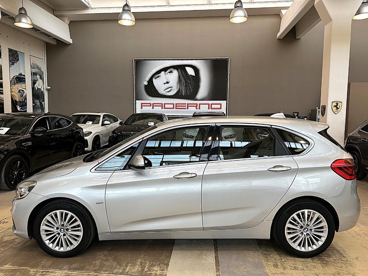 BMW 216 d Active Tourer Luxury Auto - LED - 17" - Pelle - Navi
