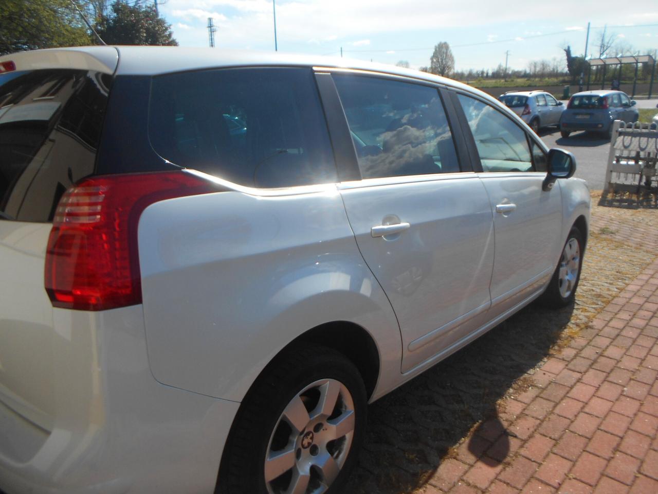 Peugeot 5008 BlueHDi 150 S&S Allure