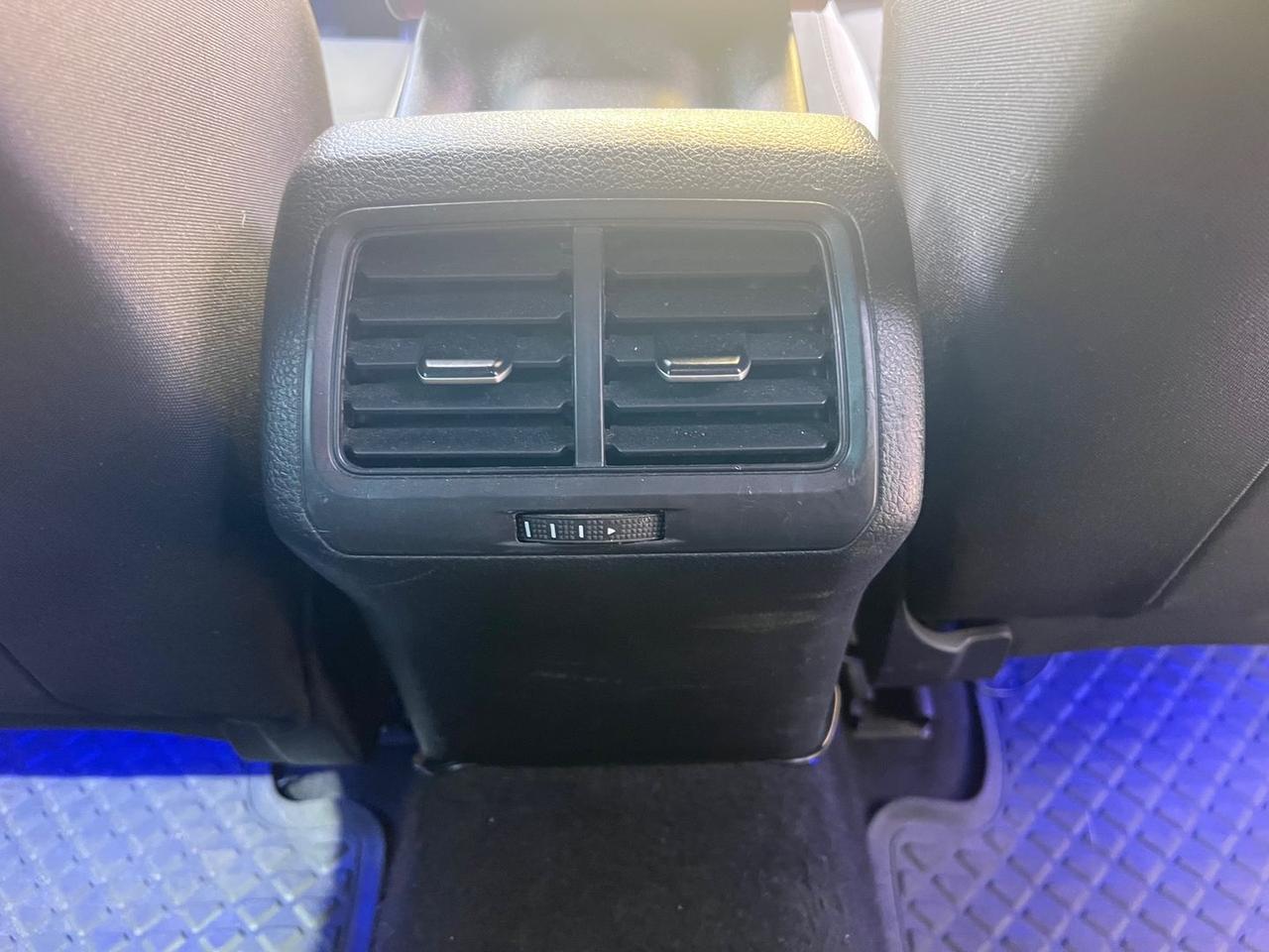 Volkswagen Golf 2.0 TSI R #10432
