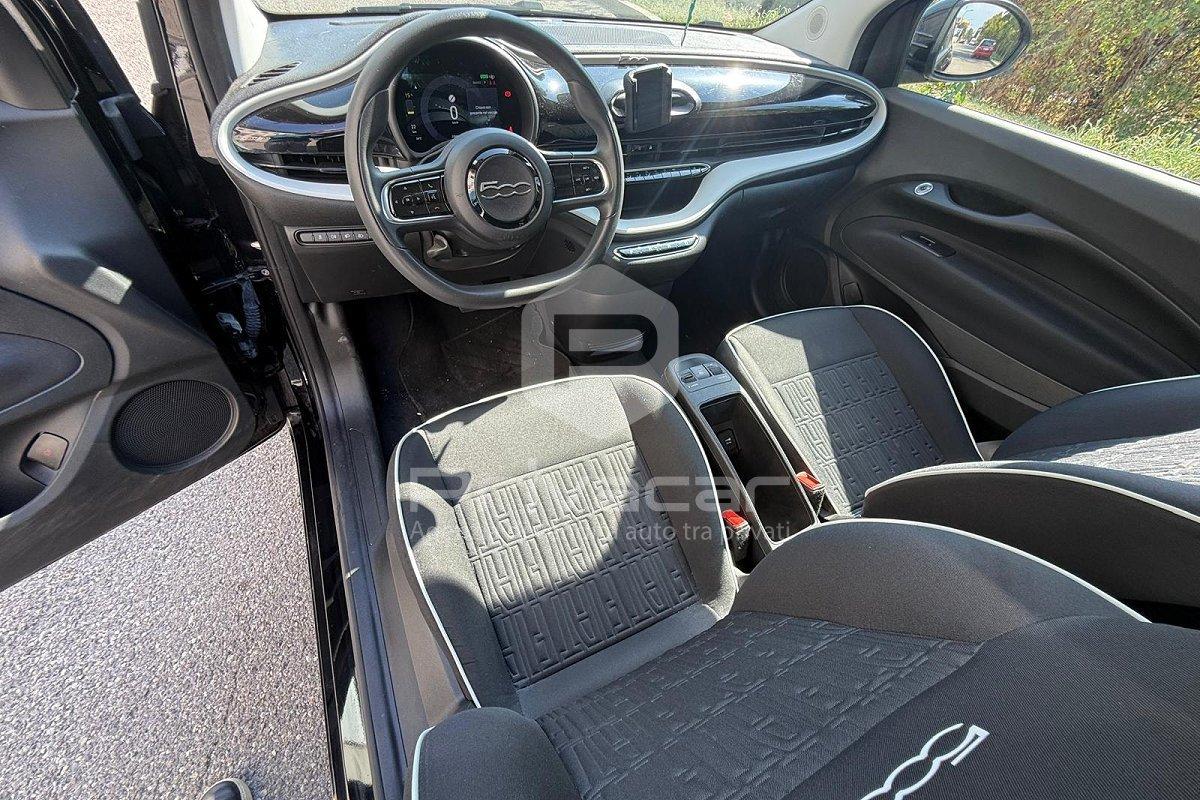 FIAT 500e Berlina 23,8 kWh Action