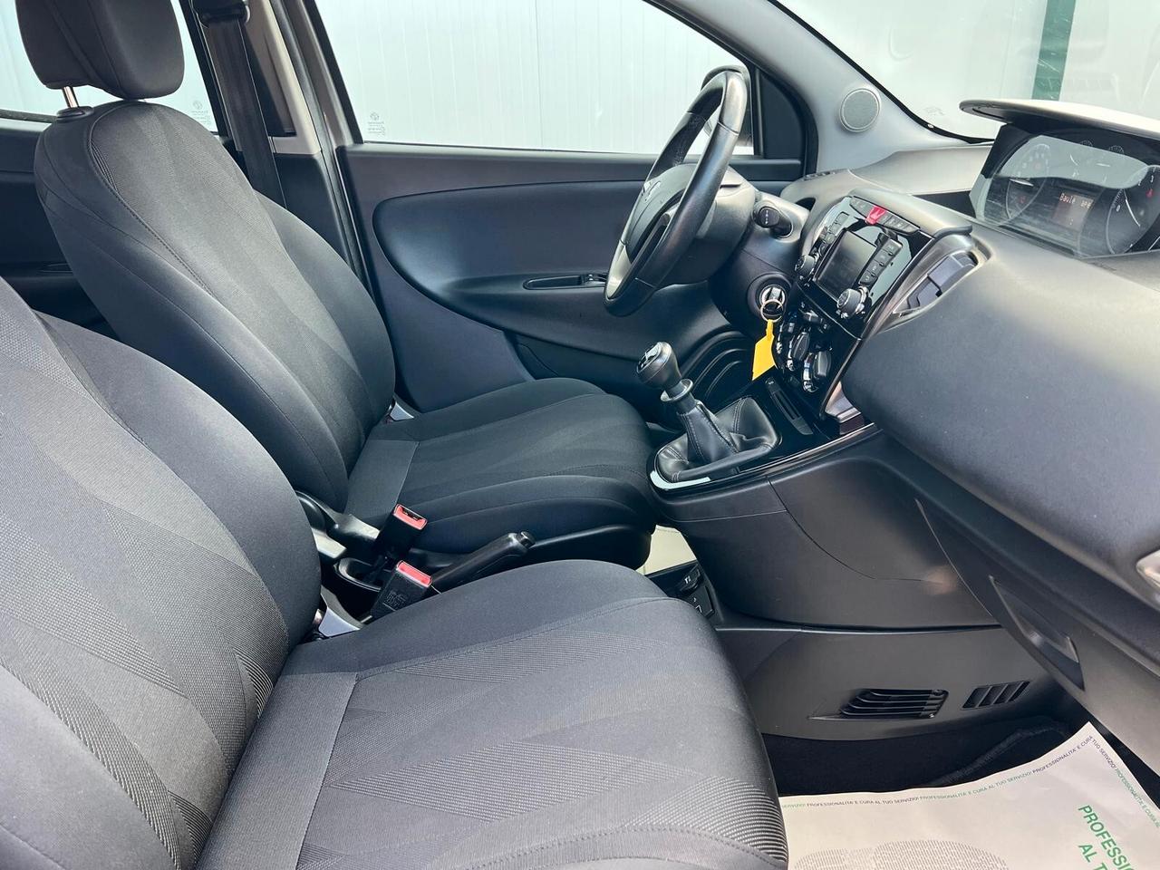 Lancia Ypsilon 1.2 69 CV 5 porte Gold
