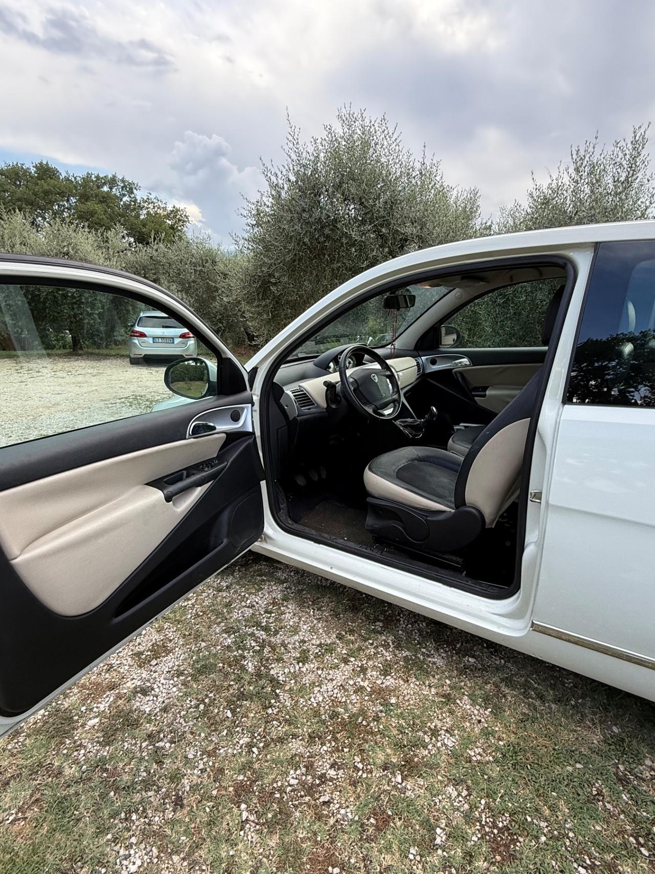 Lancia Ypsilon 1.2 69 CV Diva euro 5