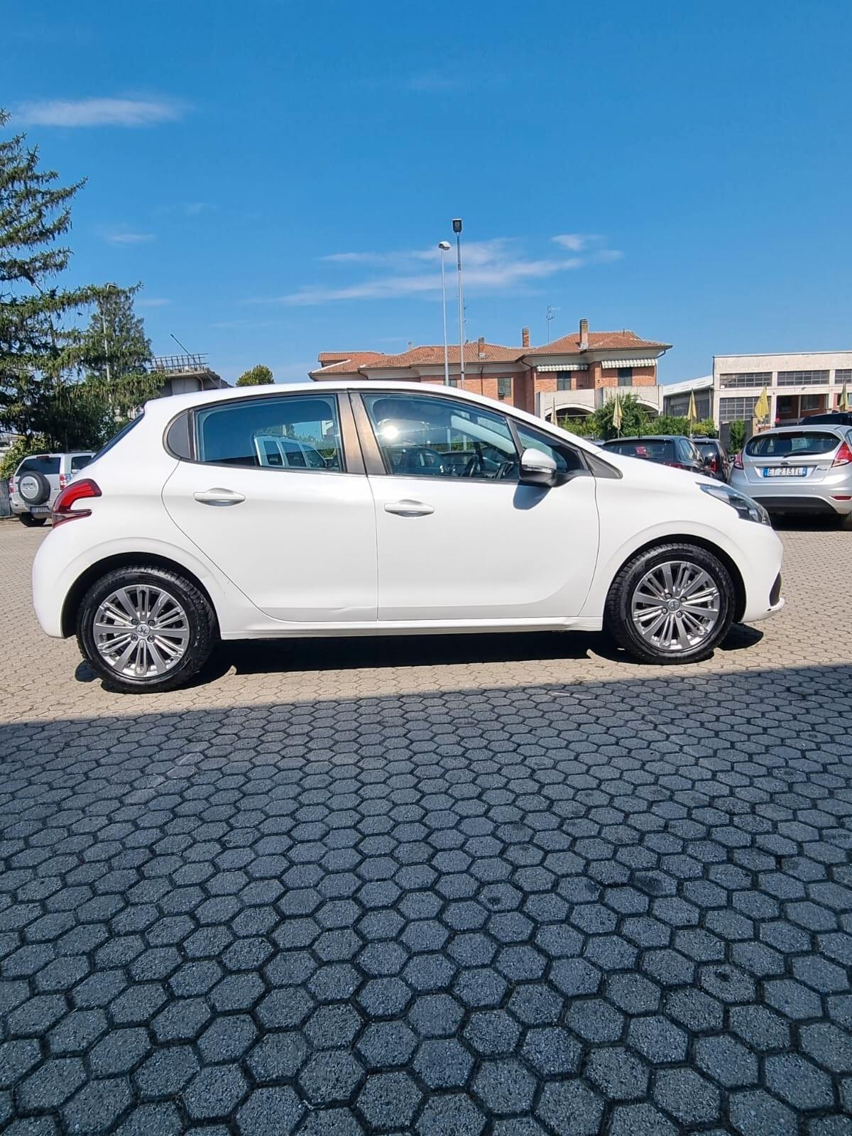 Peugeot 208 PureTech 82 5p. GPL Allure