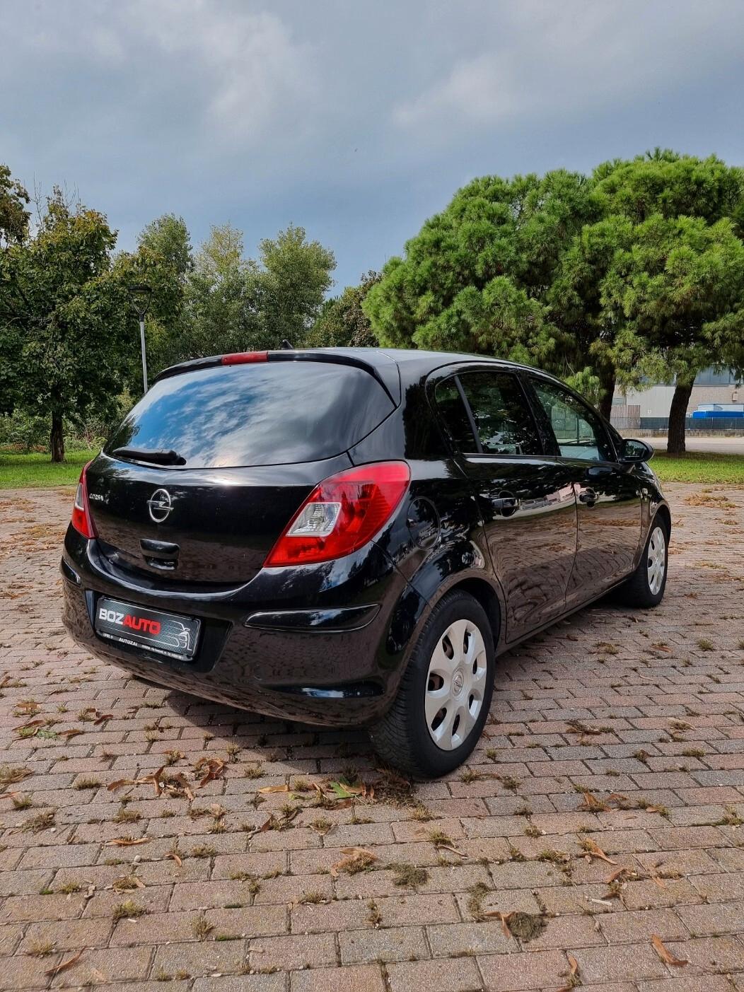 Opel Corsa 1.2 5 porte Club