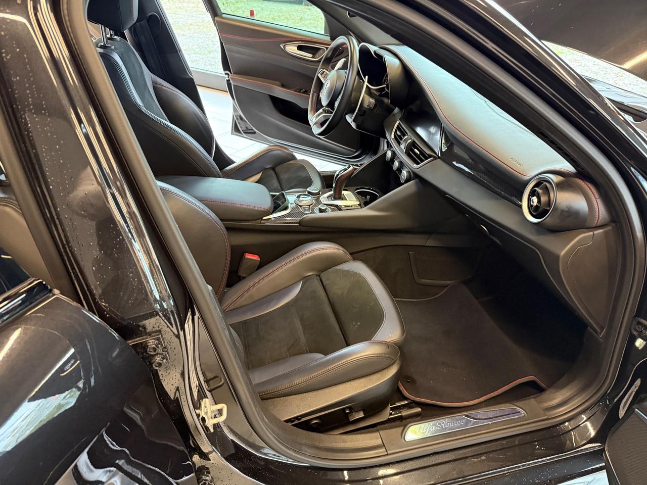 Alfa Romeo Giulia 2.9 V6 Bi-Turbo AT8 Quadrifoglio pack carbonio