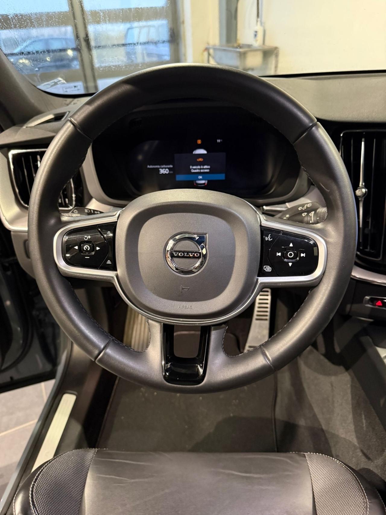 Volvo XC 60 -4x4 -UNICO PROPRIETARIO-GARANZIA