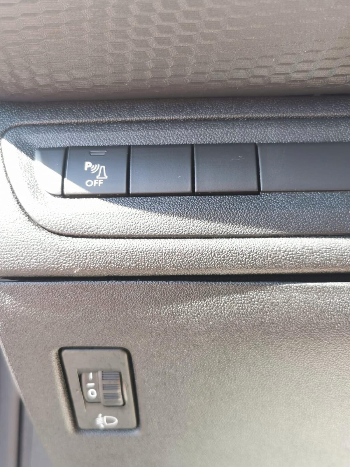 Peugeot 2008 BlueHDi 100 Allure 2017 NAV/RETROC.