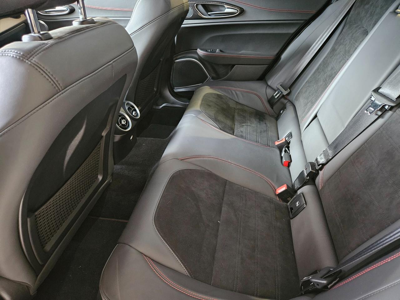 Alfa Romeo Giulia 2.9 V6 Bi-Turbo AT8 Quadrifoglio