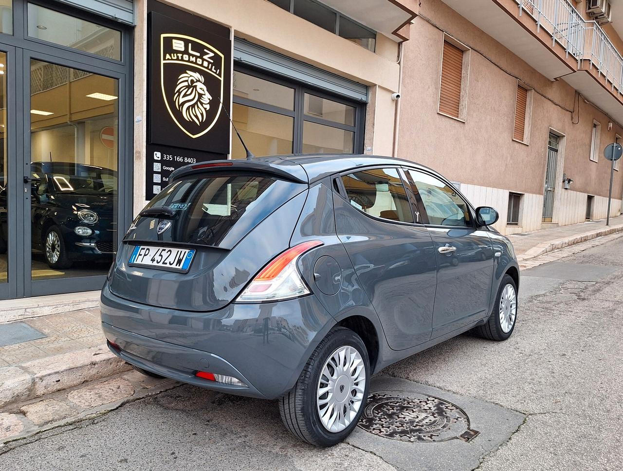 Lancia Ypsilon 1.2 69 CV 5 porte Platinum