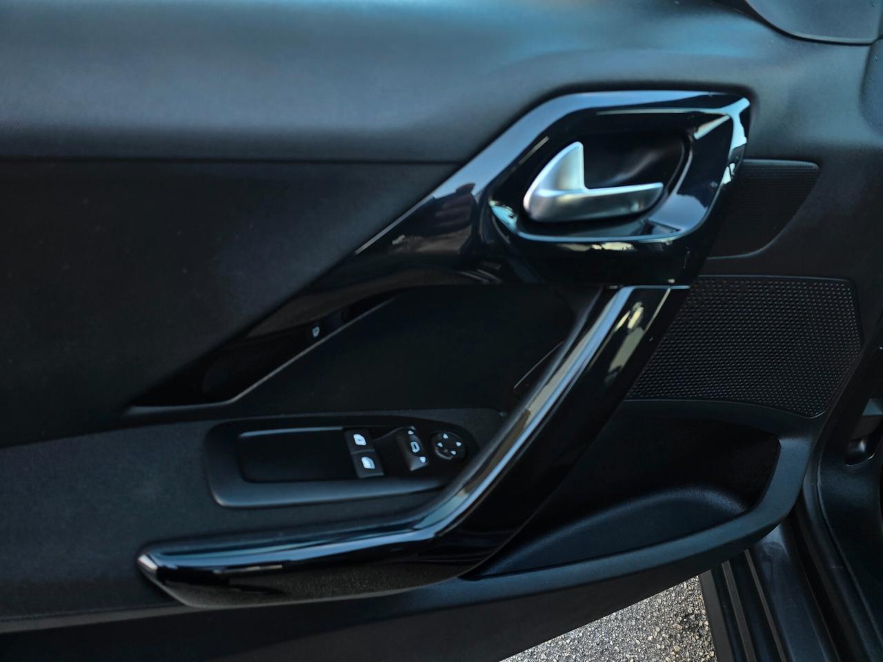 Peugeot 208 PureTech 82 5 porte Allure