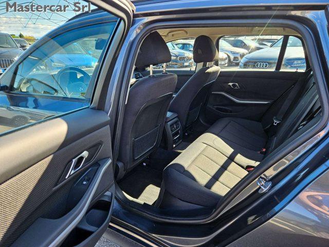 BMW 320 320d XDRIVE auto Business Adv - GD711AP