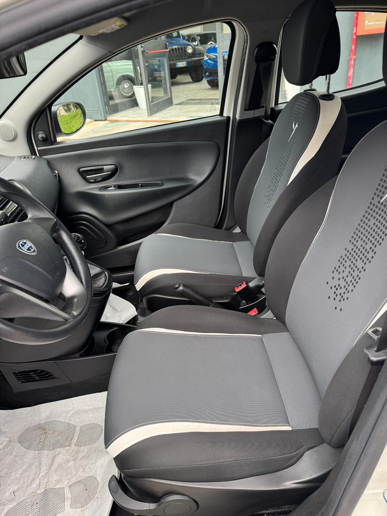 Lancia Ypsilon 1.2 69 CV 5 porte Elefantino