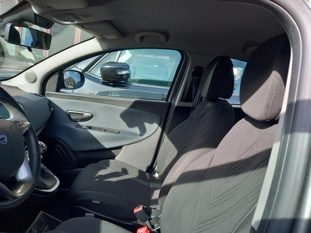 Lancia Ypsilon 1.0 FireFly 5 porte S&S Hybrid Ecochic Gold