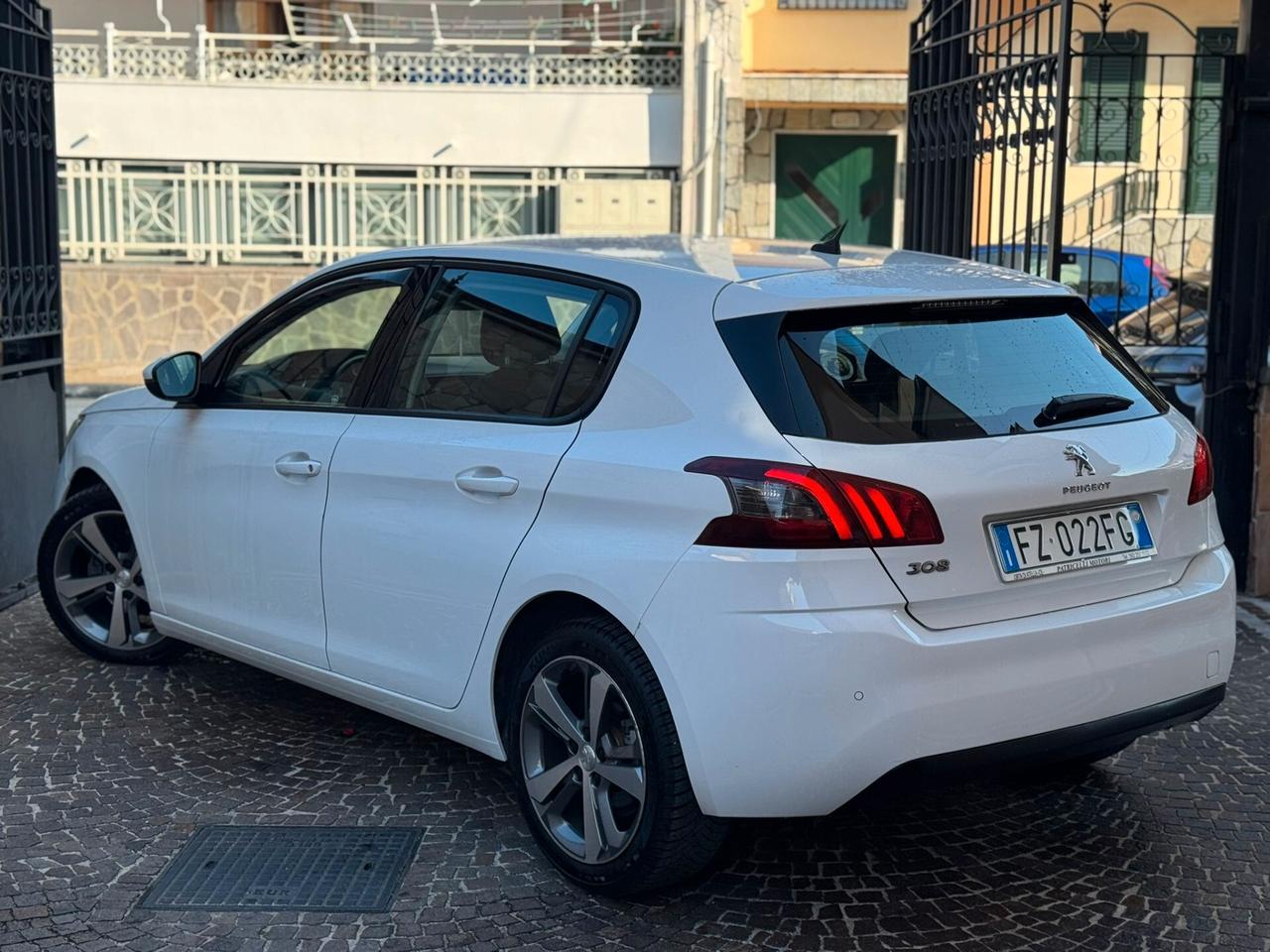 Peugeot 308 BlueHDi 100 S&S Allure