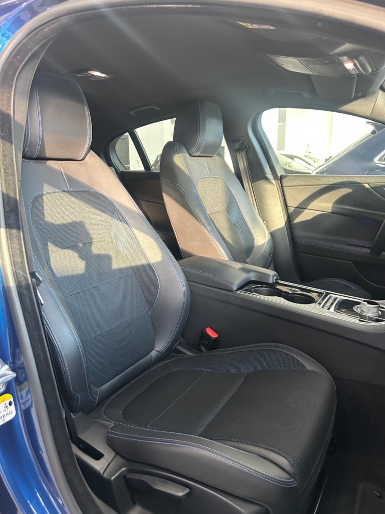 Jaguar XE 2.0 D Turbo 180CV R-Sport FINANZIABILE