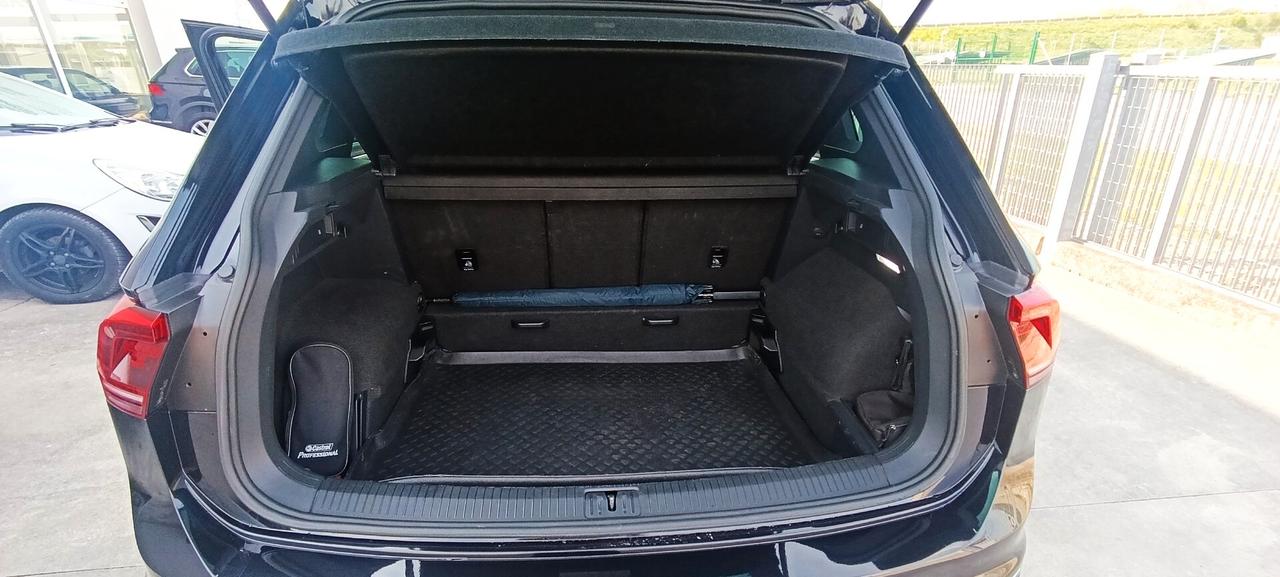 Volkswagen Tiguan 2.0 TDI 190 CV SCR DSG 4MOTION Executive R-line