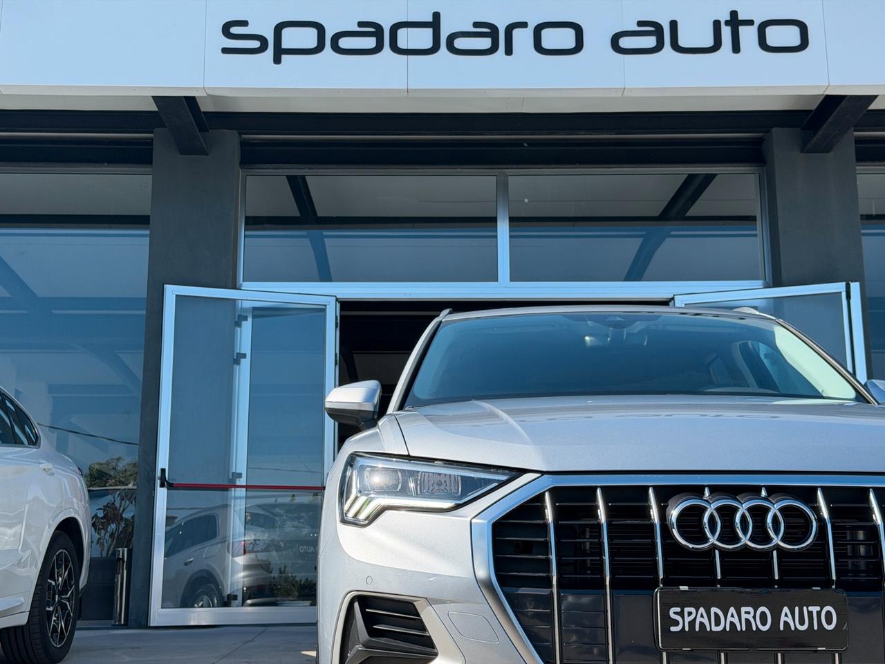 Audi Q3 35 TDI S tronic Identity Black