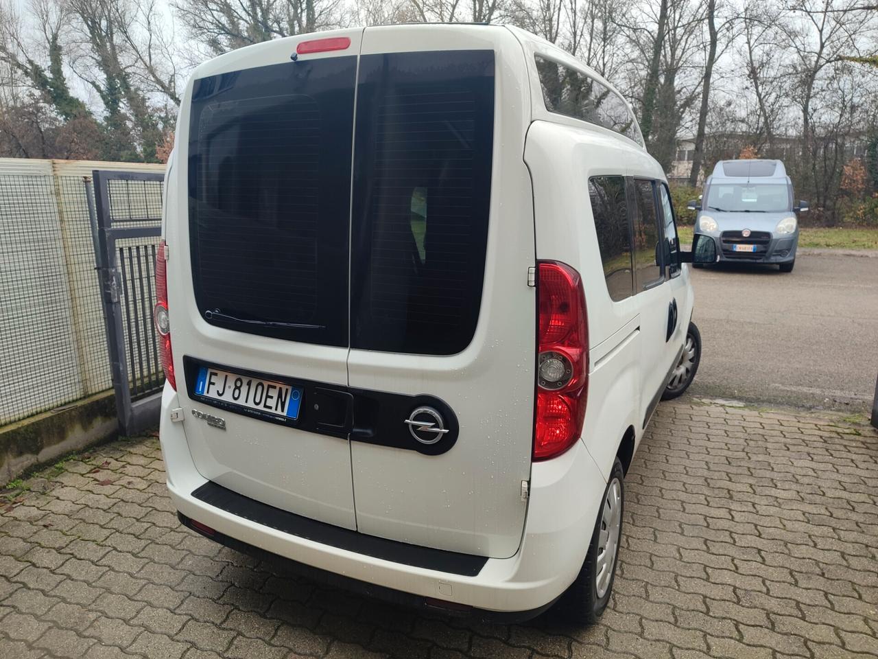 OPEL COMBO 1.4BENZINA 2017 EURO6B PEDANA DISABILI ELETTRICA