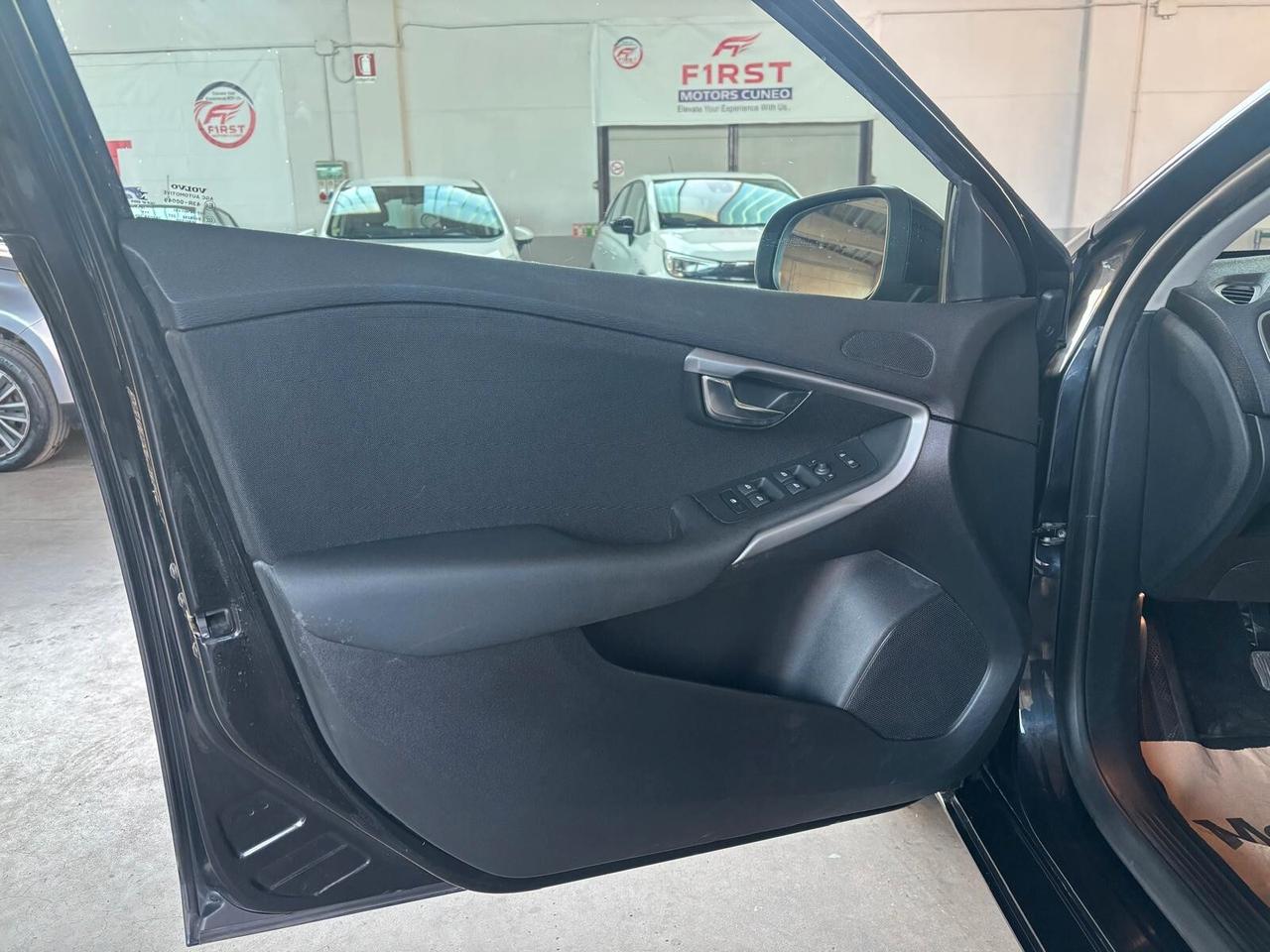 Volvo V40 D2 1.6 Summum